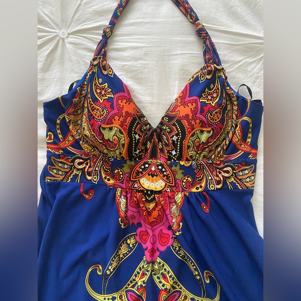 Boutique Beach halter dress. Size 8 very flattering on.